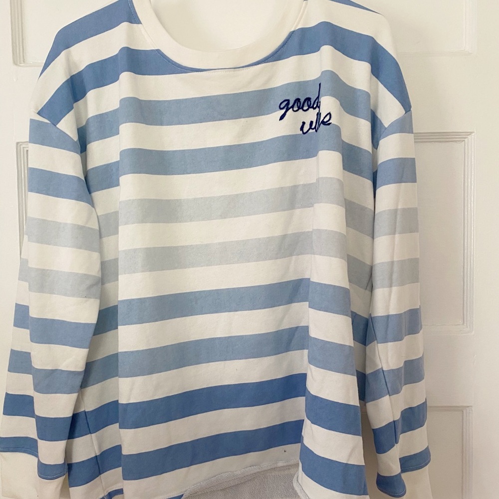 Long sleeve good vibes tee